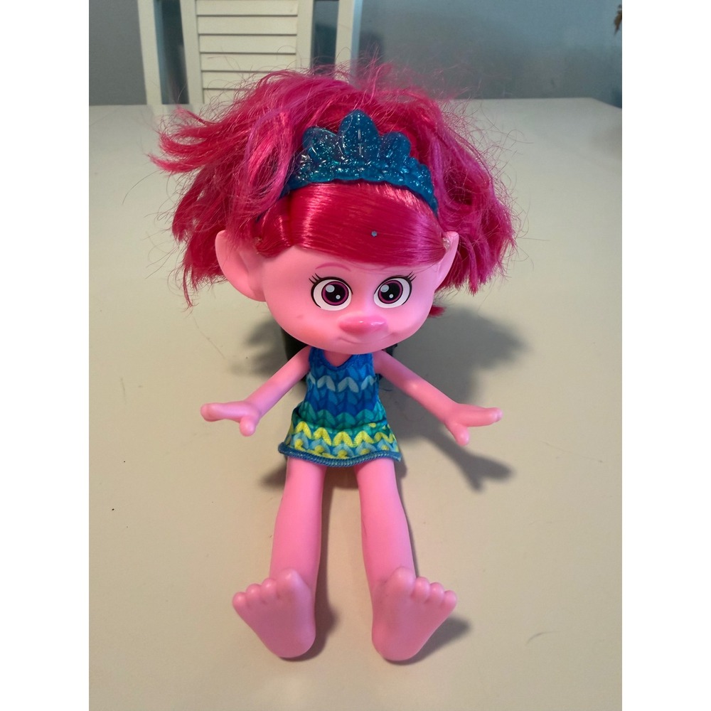 Mattel DreamWorks Trolls Poppy Doll Pink Hair Blue Tiara 2022 Figure 7 Inch